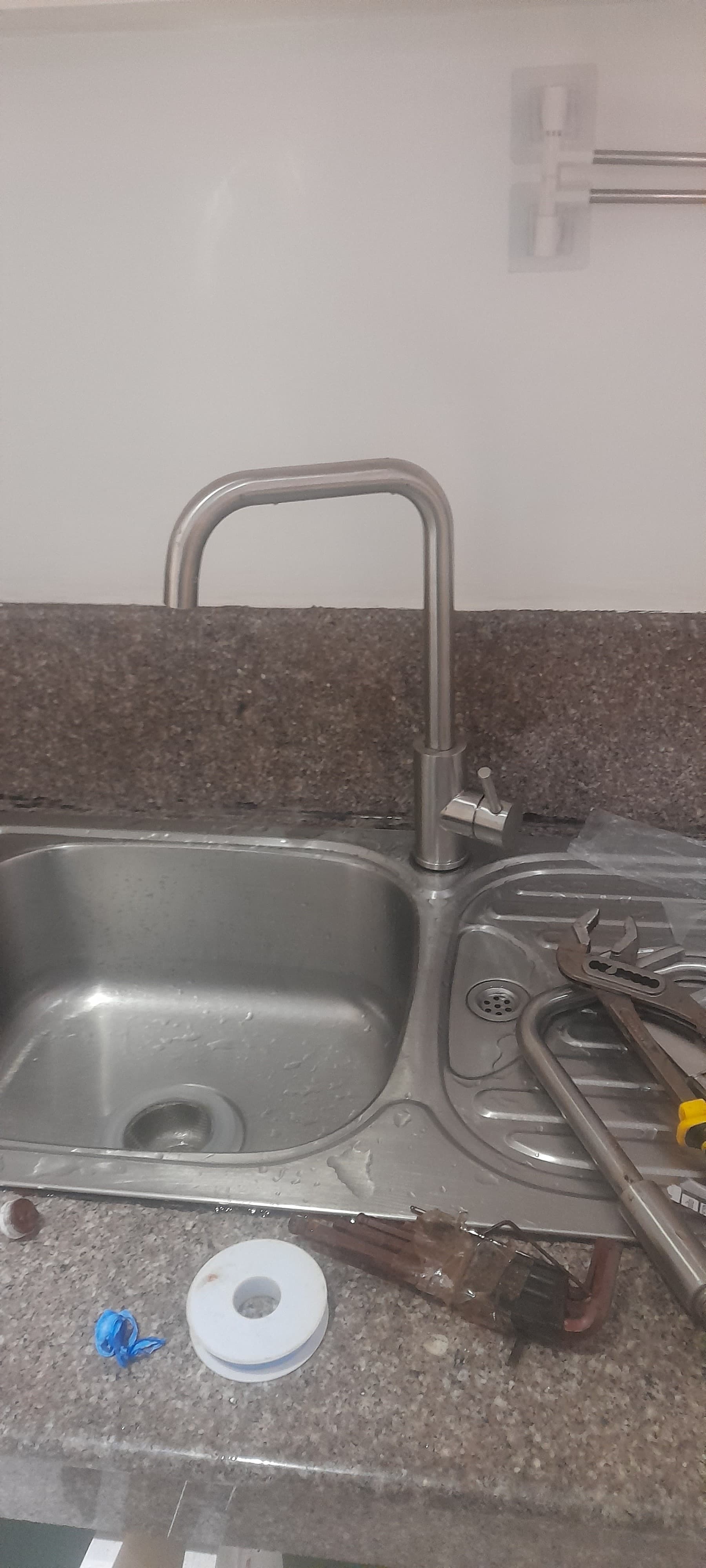 Installation and replacement of faucet, bedit spray