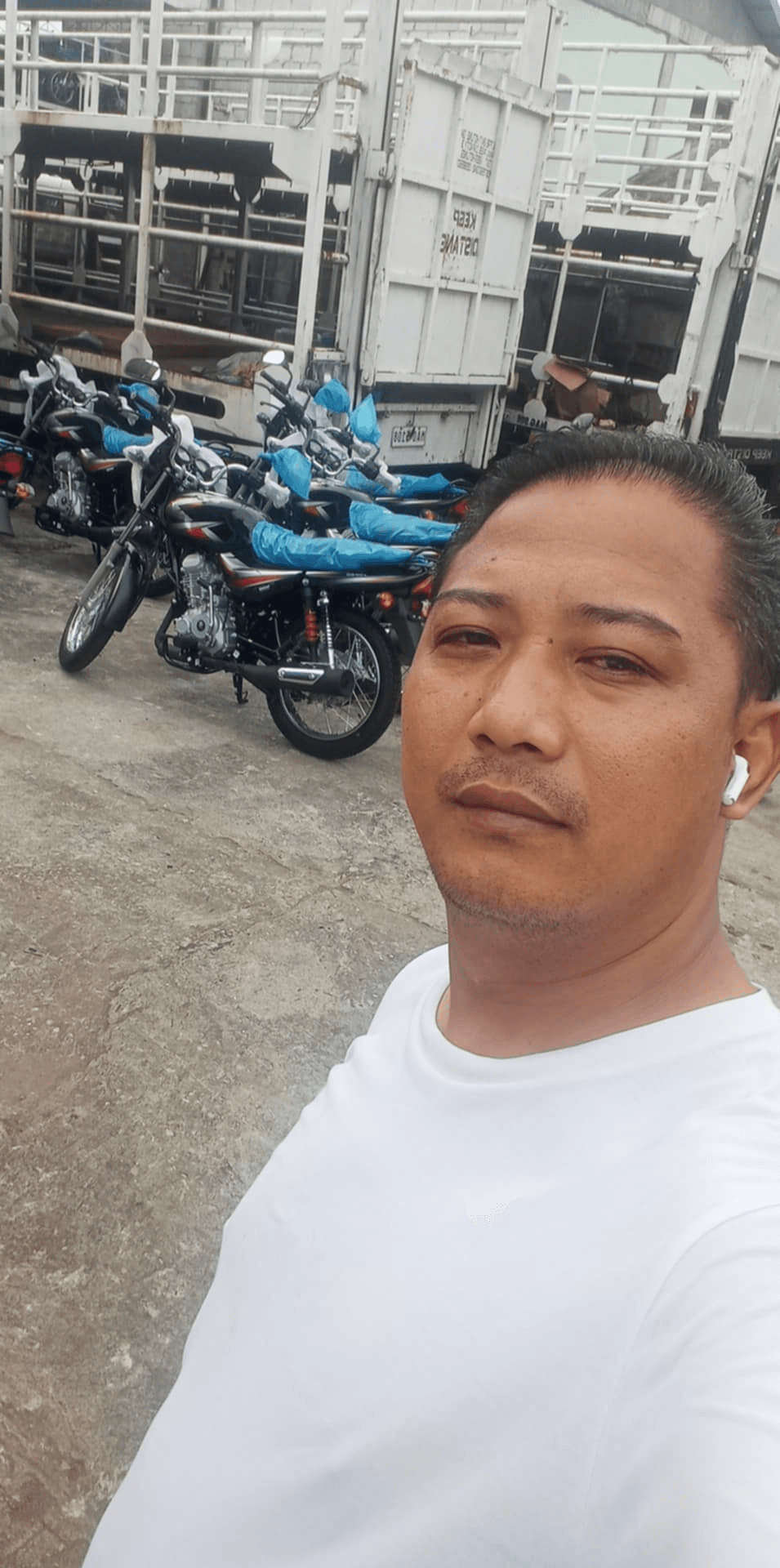 Delivery service for motorcycle