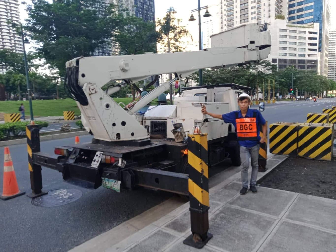 Home Electrical Repair,
Lighting Installation Service
Wiring and Rewiring Service
Electrical Troubleshooting
Appliance Installation
,CCTV and Security Wiring,air-conditioning installation repair and cleaning